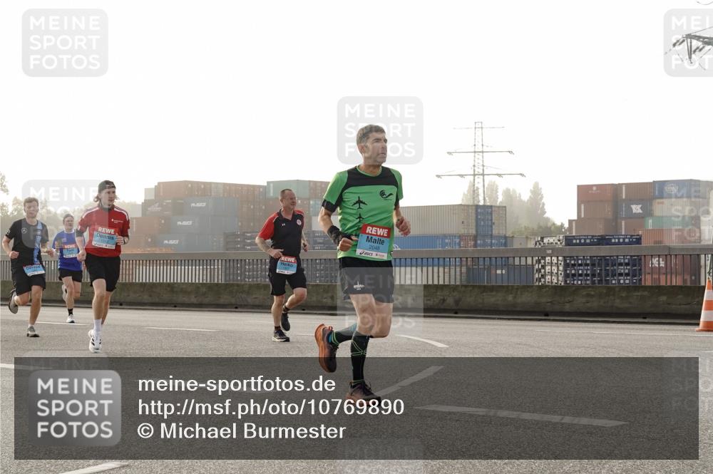 03.10.2026 - Köhlbrandbrückenlauf Michael Burmester http://msf.ph/oto/10769890 03.10.2026 09:12:51 Position 3 2048 meine-sportfotos.de