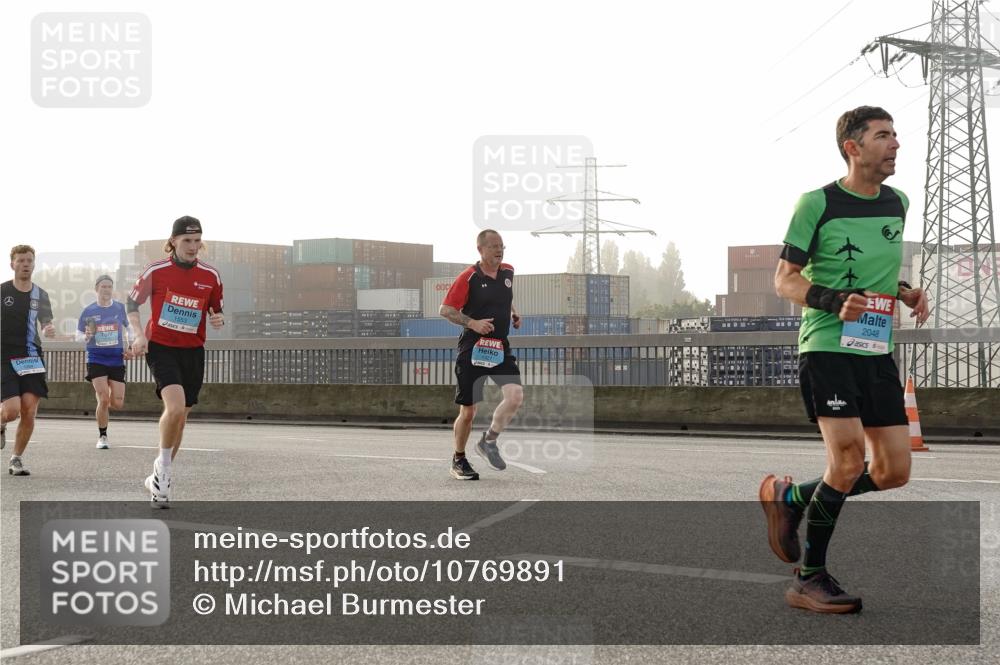 03.10.2026 - Köhlbrandbrückenlauf Michael Burmester http://msf.ph/oto/10769891 03.10.2026 09:12:52 Position 3 1553, 2048 meine-sportfotos.de