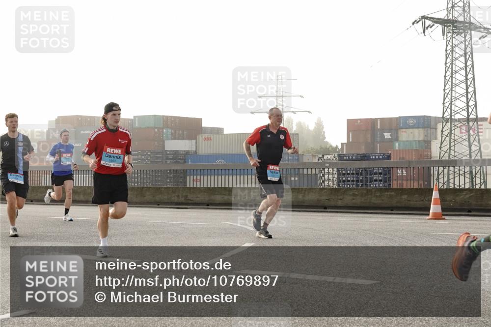 03.10.2026 - Köhlbrandbrückenlauf Michael Burmester http://msf.ph/oto/10769897 03.10.2026 09:12:52 Position 3 1553 meine-sportfotos.de