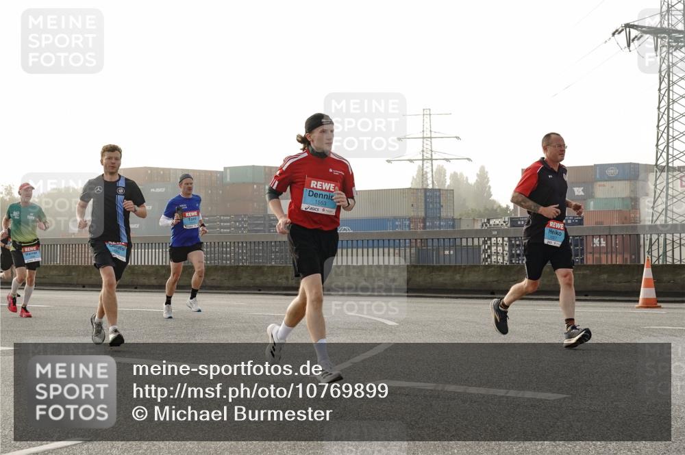 03.10.2026 - Köhlbrandbrückenlauf Michael Burmester http://msf.ph/oto/10769899 03.10.2026 09:12:52 Position 3 25, 1553 meine-sportfotos.de
