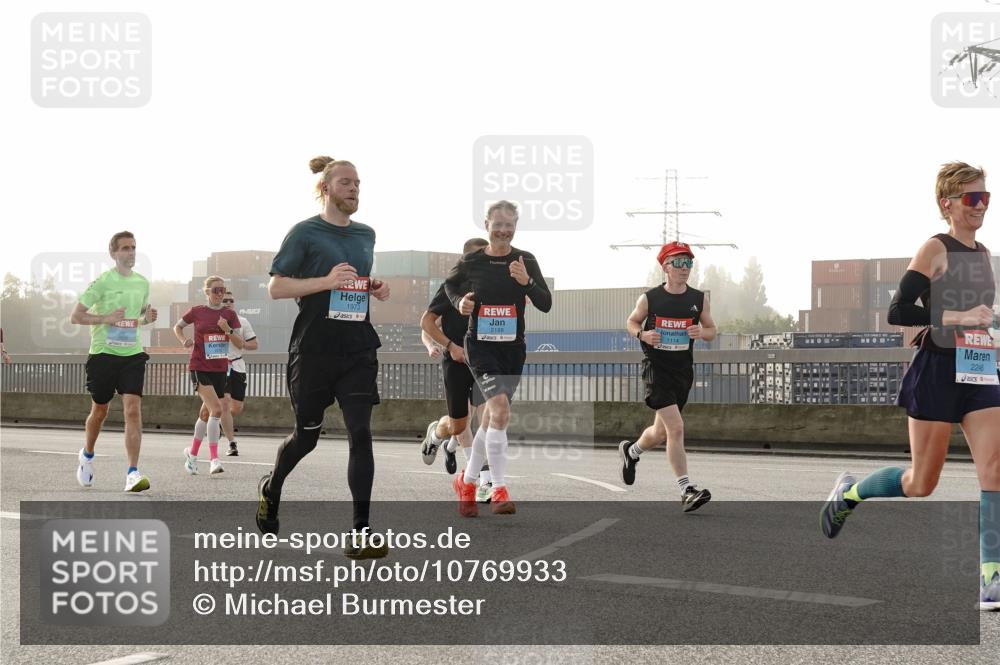 03.10.2026 - Köhlbrandbrückenlauf Michael Burmester http://msf.ph/oto/10769933 03.10.2026 09:12:57 Position 3 1973, 2188, 1114, 1, 2246 meine-sportfotos.de