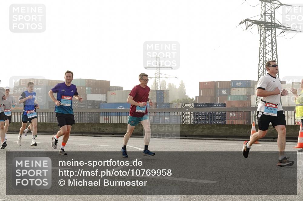 03.10.2026 - Köhlbrandbrückenlauf Michael Burmester http://msf.ph/oto/10769958 03.10.2026 09:13:00 Position 3 2203 meine-sportfotos.de