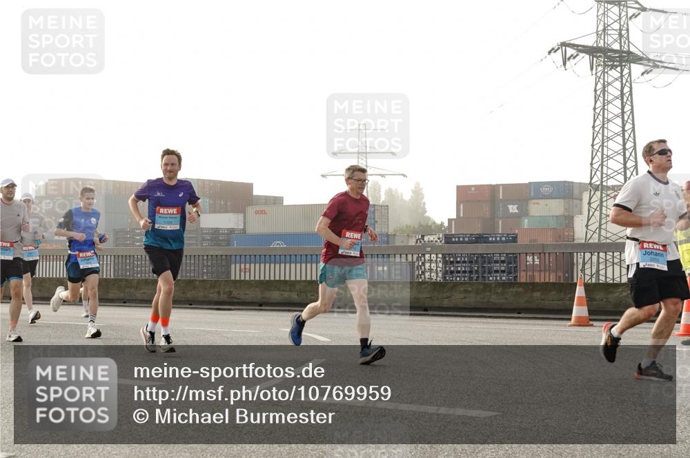 03.10.2026 - Köhlbrandbrückenlauf Michael Burmester http://msf.ph/oto/10769959 03.10.2026 09:13:01 Position 3 1129, 2203 meine-sportfotos.de