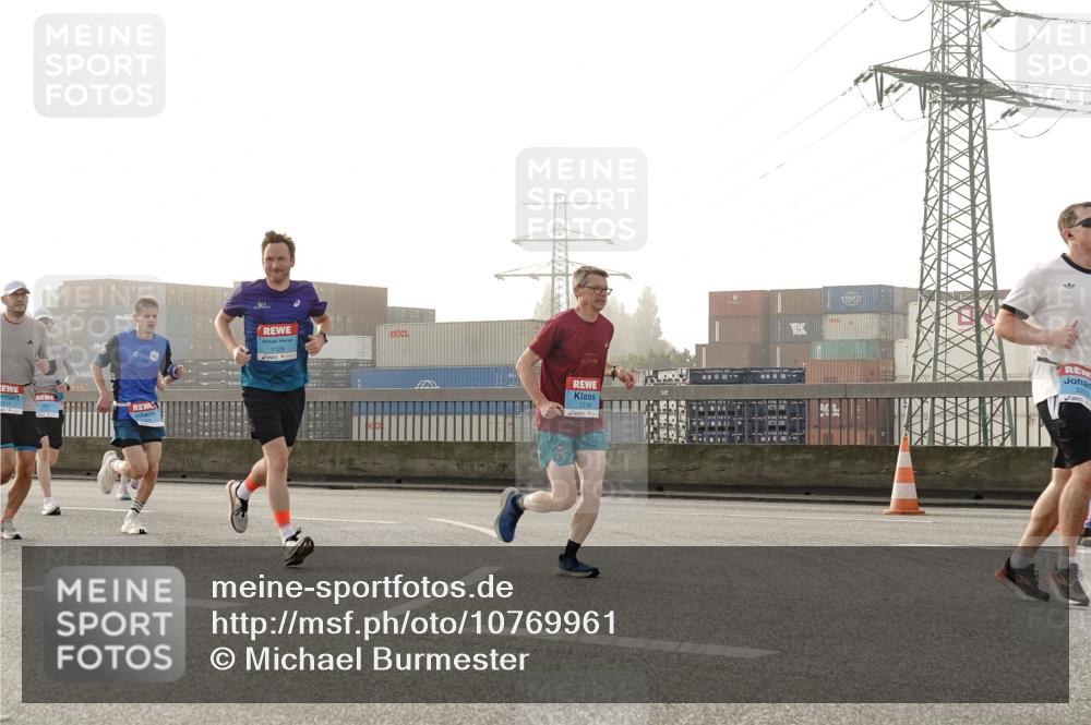 03.10.2026 - Köhlbrandbrückenlauf Michael Burmester http://msf.ph/oto/10769961 03.10.2026 09:13:01 Position 3 1129, 42, 195 meine-sportfotos.de