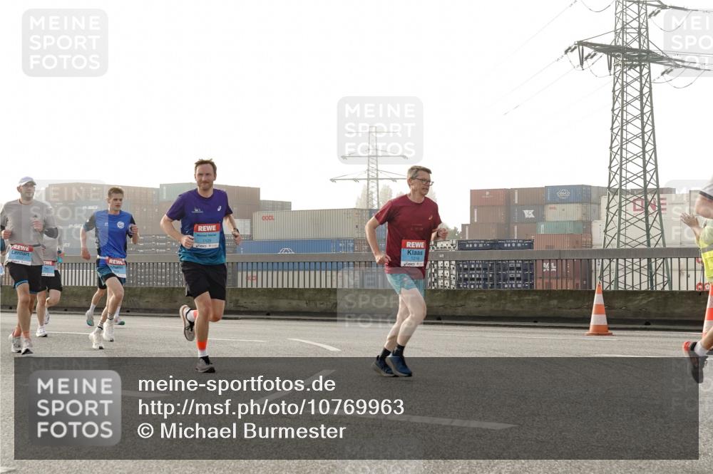 03.10.2026 - Köhlbrandbrückenlauf Michael Burmester http://msf.ph/oto/10769963 03.10.2026 09:13:01 Position 3 1129, 1216 meine-sportfotos.de