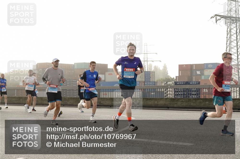 03.10.2026 - Köhlbrandbrückenlauf Michael Burmester http://msf.ph/oto/10769967 03.10.2026 09:13:01 Position 3 1129, 1216 meine-sportfotos.de