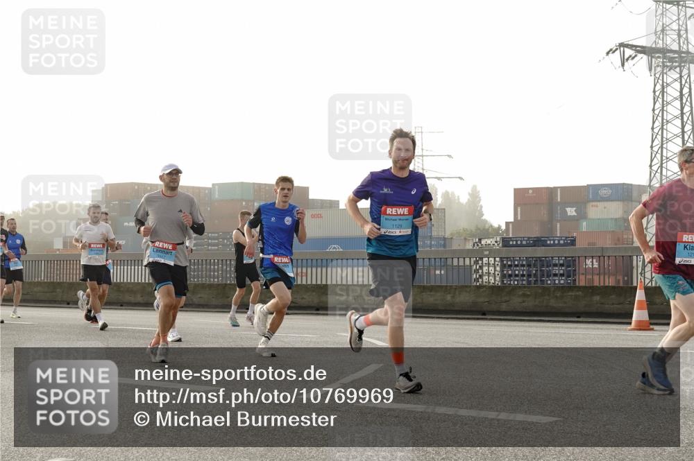 03.10.2026 - Köhlbrandbrückenlauf Michael Burmester http://msf.ph/oto/10769969 03.10.2026 09:13:01 Position 3 1129, 42, 195, 121 meine-sportfotos.de
