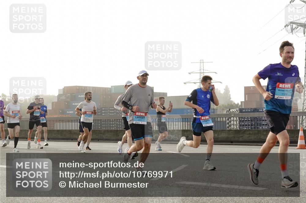 03.10.2026 - Köhlbrandbrückenlauf Michael Burmester http://msf.ph/oto/10769971 03.10.2026 09:13:02 Position 3 2317, 1129 meine-sportfotos.de