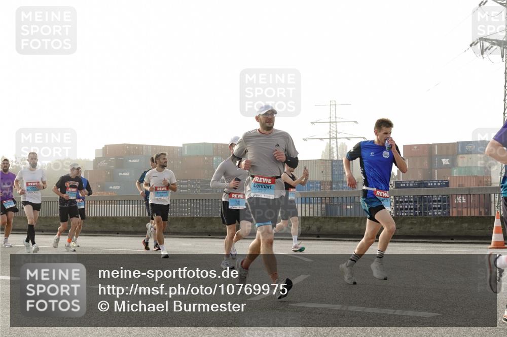 03.10.2026 - Köhlbrandbrückenlauf Michael Burmester http://msf.ph/oto/10769975 03.10.2026 09:13:02 Position 3 19, 2317 meine-sportfotos.de
