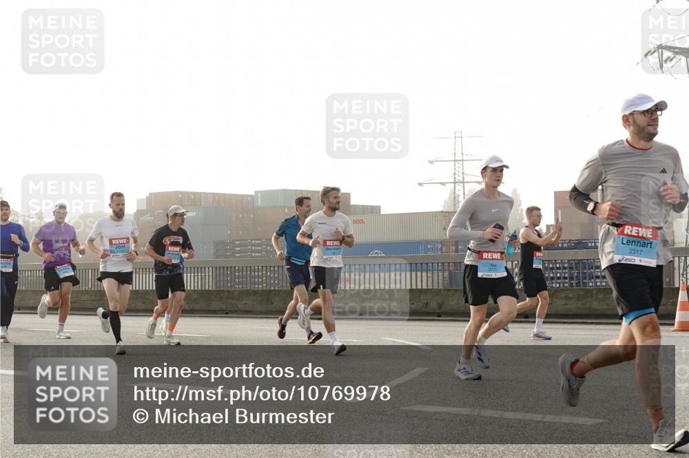 03.10.2026 - Köhlbrandbrückenlauf Michael Burmester http://msf.ph/oto/10769978 03.10.2026 09:13:03 Position 3 2317 meine-sportfotos.de