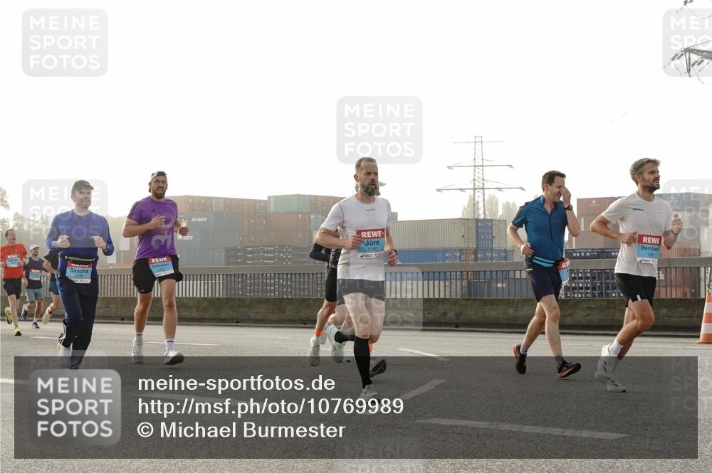 03.10.2026 - Köhlbrandbrückenlauf Michael Burmester http://msf.ph/oto/10769989 03.10.2026 09:13:04 Position 3 2190, 1361, 2238 meine-sportfotos.de