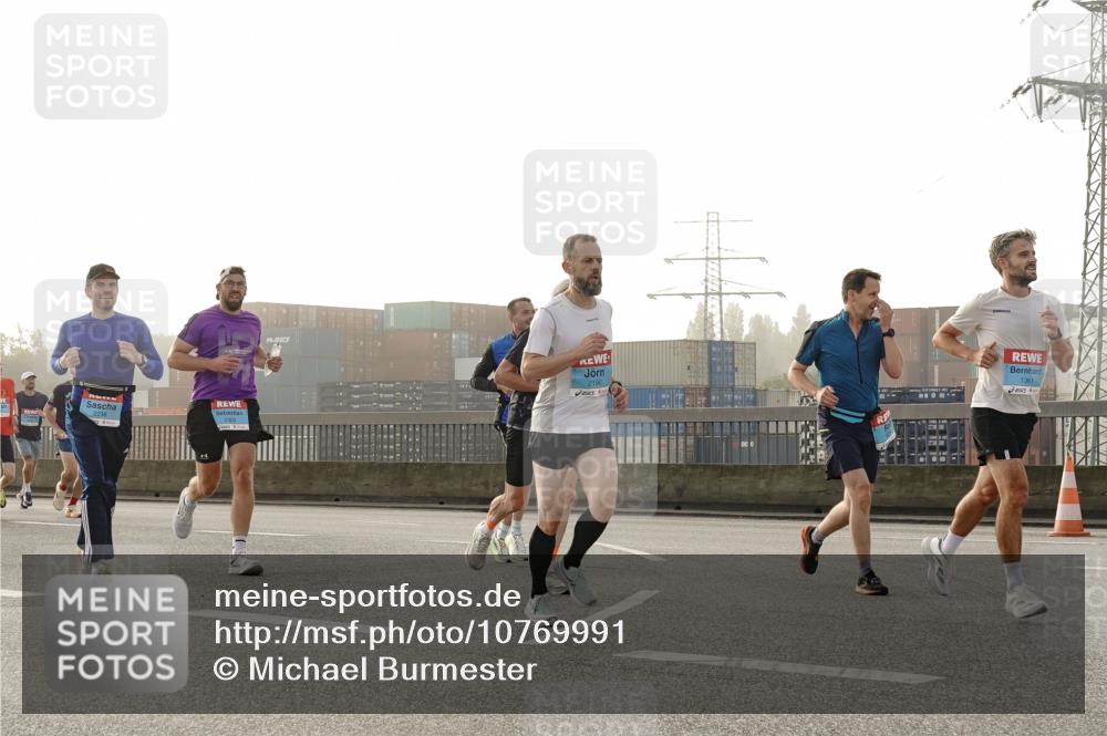 03.10.2026 - Köhlbrandbrückenlauf Michael Burmester http://msf.ph/oto/10769991 03.10.2026 09:13:04 Position 3 2303, 2190, 1361 meine-sportfotos.de