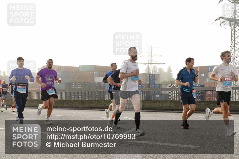 03.10.2026 - Köhlbrandbrückenlauf Michael Burmester http://msf.ph/oto/10769993 03.10.2026 09:13:05 Position 3 2190, 1361 meine-sportfotos.de