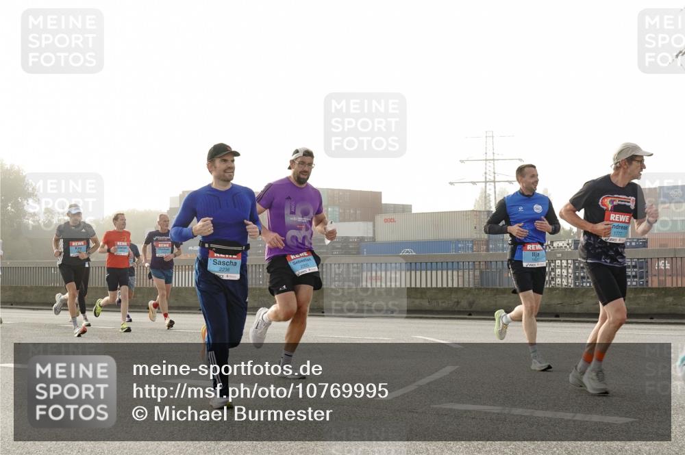 03.10.2026 - Köhlbrandbrückenlauf Michael Burmester http://msf.ph/oto/10769995 03.10.2026 09:13:05 Position 3 2238, 2303, 1777 meine-sportfotos.de