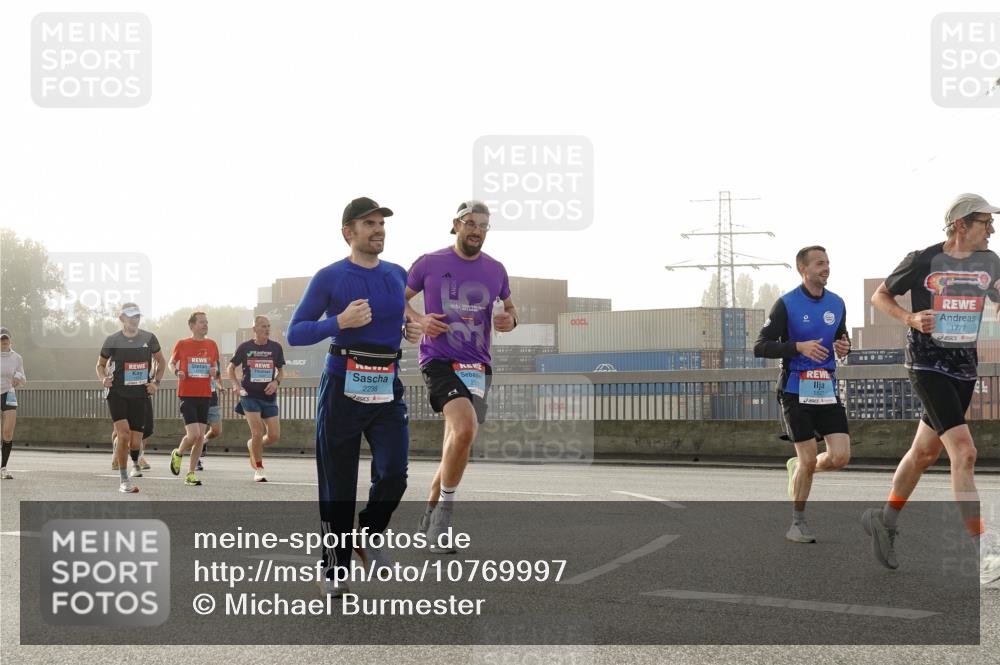 03.10.2026 - Köhlbrandbrückenlauf Michael Burmester http://msf.ph/oto/10769997 03.10.2026 09:13:05 Position 3 2238, 45, 1827, 1777 meine-sportfotos.de