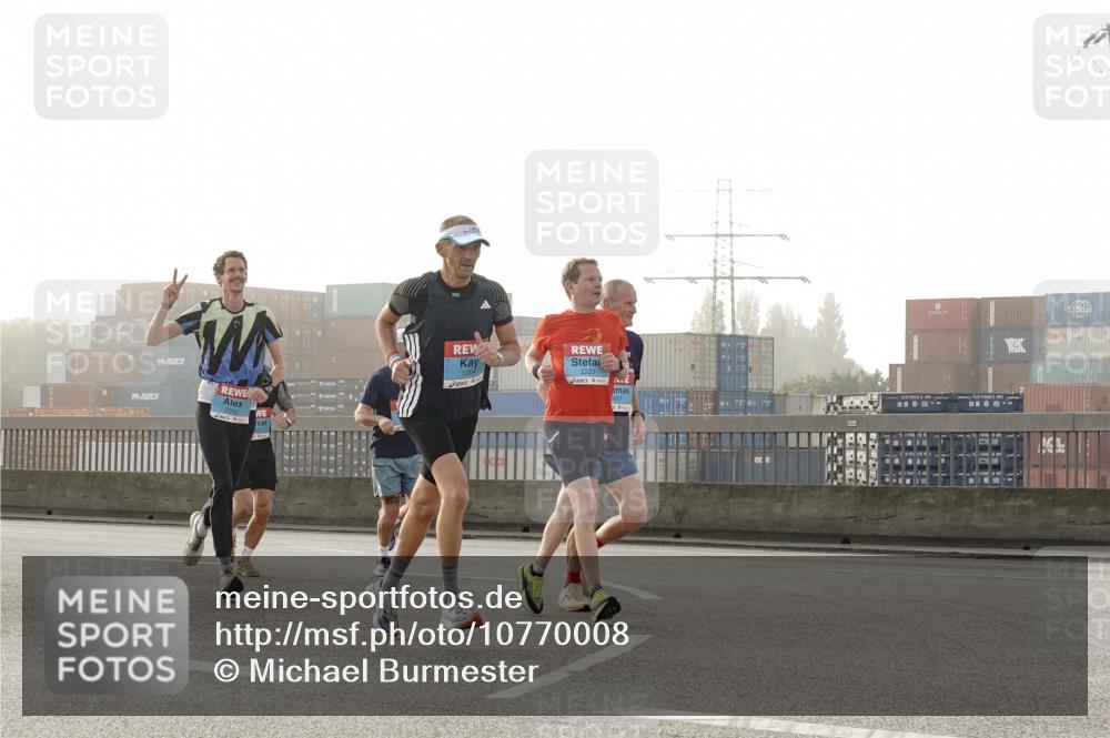 03.10.2026 - Köhlbrandbrückenlauf Michael Burmester http://msf.ph/oto/10770008 03.10.2026 09:13:08 Position 3 1204, 2223, 2, 427 meine-sportfotos.de