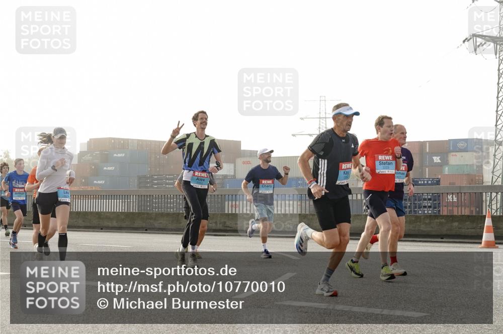 03.10.2026 - Köhlbrandbrückenlauf Michael Burmester http://msf.ph/oto/10770010 03.10.2026 09:13:08 Position 3 2223 meine-sportfotos.de