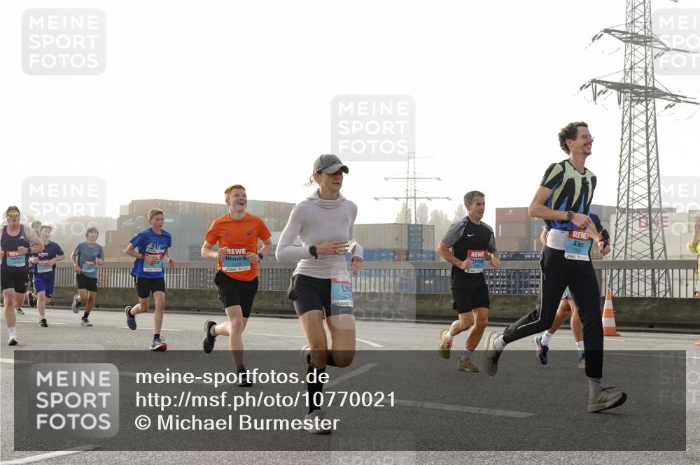 03.10.2026 - Köhlbrandbrückenlauf Michael Burmester http://msf.ph/oto/10770021 03.10.2026 09:13:09 Position 3 2216, 1228, 1234, 2352 meine-sportfotos.de
