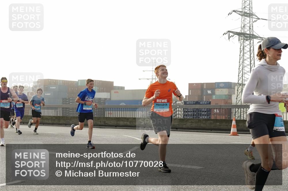 03.10.2026 - Köhlbrandbrückenlauf Michael Burmester http://msf.ph/oto/10770028 03.10.2026 09:13:10 Position 3 2216, 1228 meine-sportfotos.de