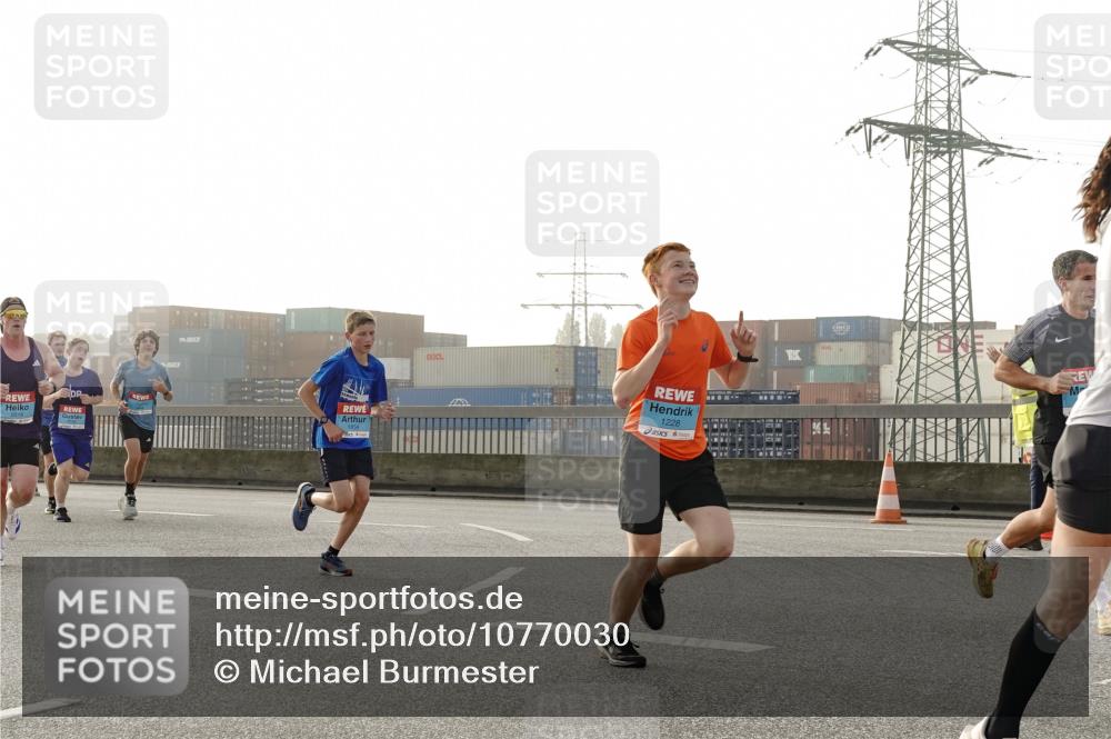 03.10.2026 - Köhlbrandbrückenlauf Michael Burmester http://msf.ph/oto/10770030 03.10.2026 09:13:10 Position 3 2216, 1228 meine-sportfotos.de
