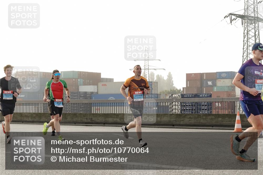 03.10.2026 - Köhlbrandbrückenlauf Michael Burmester http://msf.ph/oto/10770064 03.10.2026 09:13:15 Position 3 2044, 2140 meine-sportfotos.de