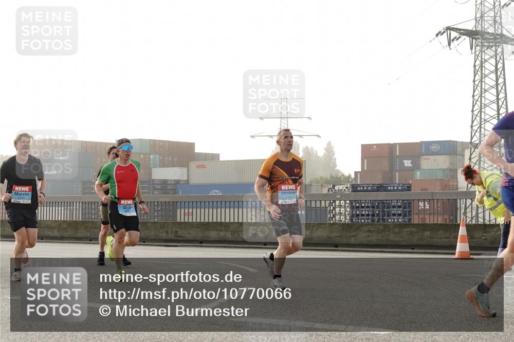03.10.2026 - Köhlbrandbrückenlauf Michael Burmester http://msf.ph/oto/10770066 03.10.2026 09:13:15 Position 3 2140 meine-sportfotos.de