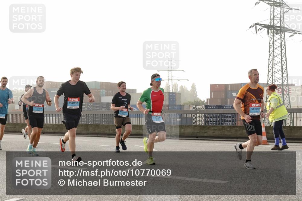 03.10.2026 - Köhlbrandbrückenlauf Michael Burmester http://msf.ph/oto/10770069 03.10.2026 09:13:16 Position 3 2140 meine-sportfotos.de
