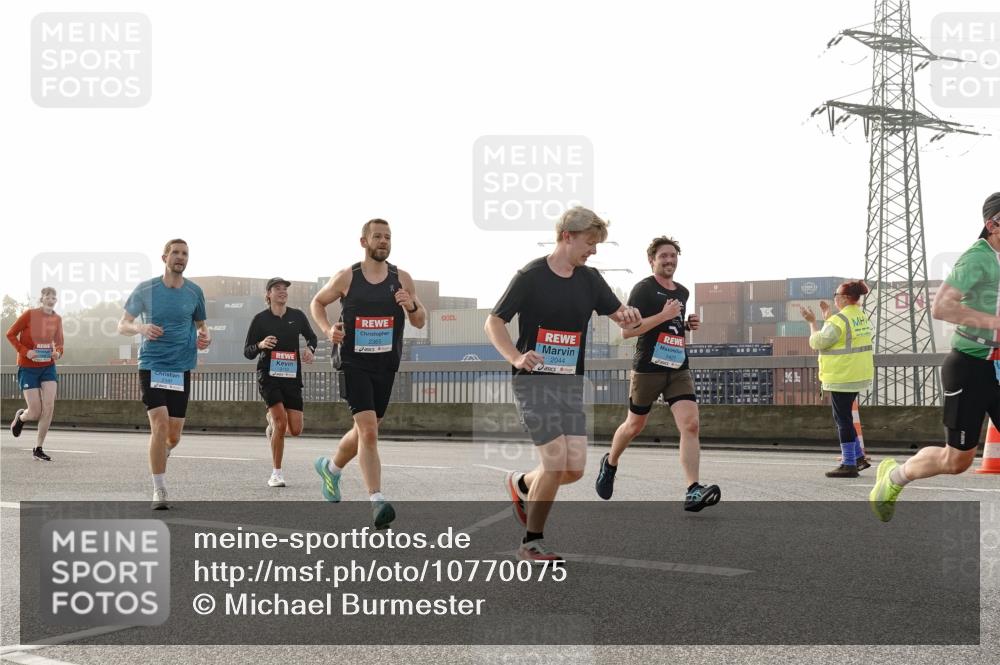 03.10.2026 - Köhlbrandbrückenlauf Michael Burmester http://msf.ph/oto/10770075 03.10.2026 09:13:17 Position 3 2365, 2044, 1421 meine-sportfotos.de