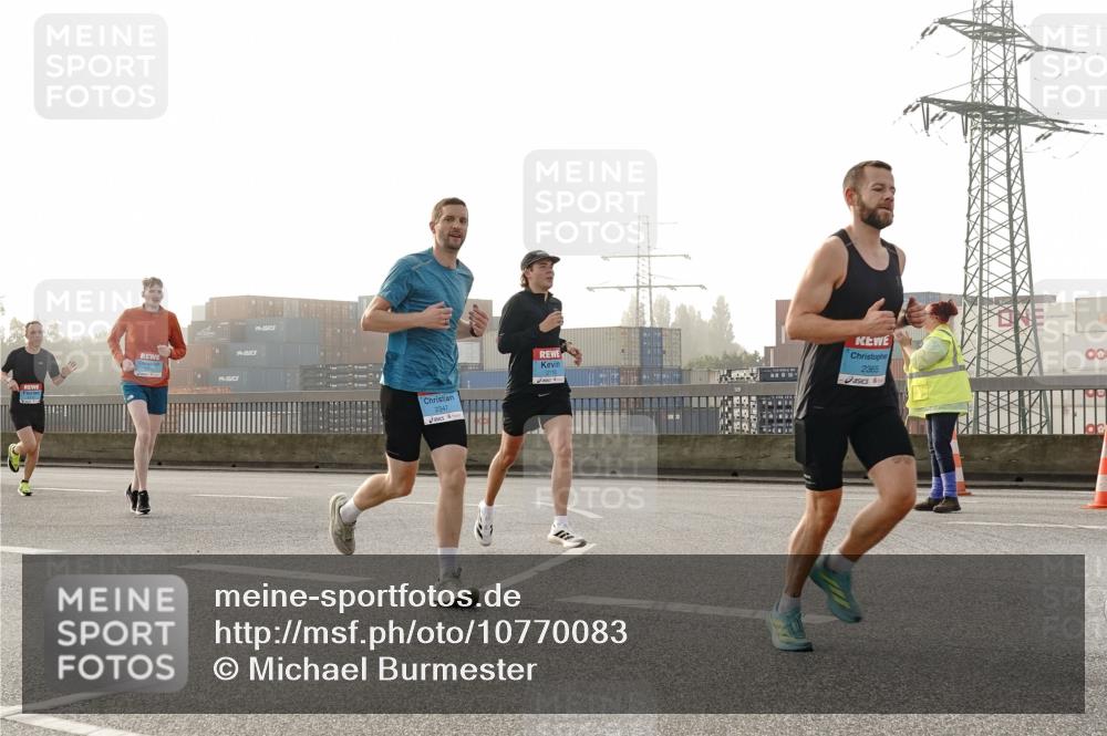 03.10.2026 - Köhlbrandbrückenlauf Michael Burmester http://msf.ph/oto/10770083 03.10.2026 09:13:18 Position 3 2347, 2365, 00 meine-sportfotos.de