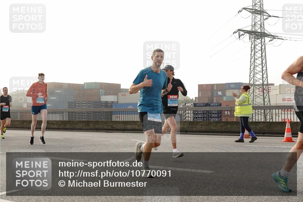 03.10.2026 - Köhlbrandbrückenlauf Michael Burmester http://msf.ph/oto/10770091 03.10.2026 09:13:18 Position 3 2347, 2110 meine-sportfotos.de