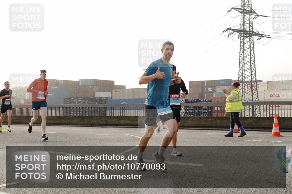 03.10.2026 - Köhlbrandbrückenlauf Michael Burmester http://msf.ph/oto/10770093 03.10.2026 09:13:18 Position 3 2347, 2110 meine-sportfotos.de
