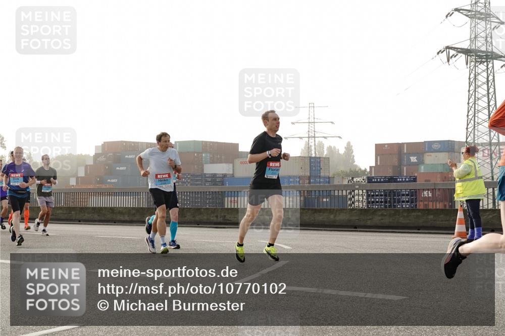 03.10.2026 - Köhlbrandbrückenlauf Michael Burmester http://msf.ph/oto/10770102 03.10.2026 09:13:20 Position 3 19 meine-sportfotos.de