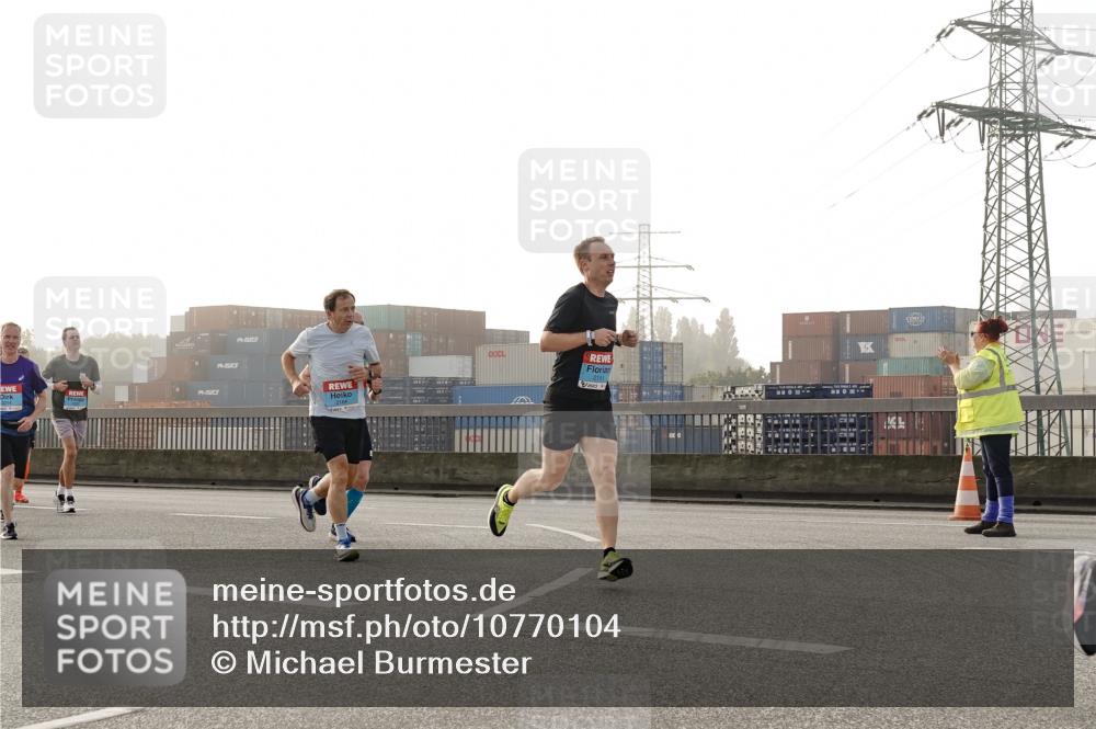 03.10.2026 - Köhlbrandbrückenlauf Michael Burmester http://msf.ph/oto/10770104 03.10.2026 09:13:21 Position 3 2214, 2151 meine-sportfotos.de
