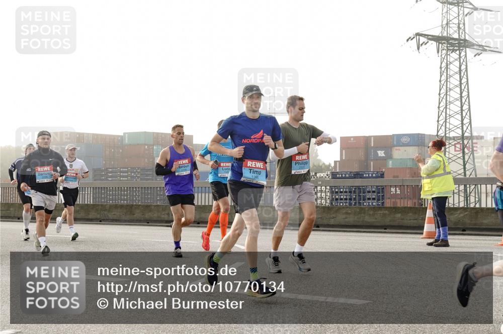 03.10.2026 - Köhlbrandbrückenlauf Michael Burmester http://msf.ph/oto/10770134 03.10.2026 09:13:24 Position 3 24, 1396 meine-sportfotos.de