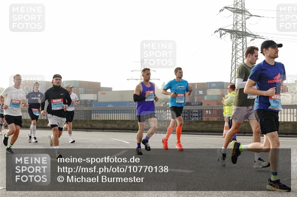 03.10.2026 - Köhlbrandbrückenlauf Michael Burmester http://msf.ph/oto/10770138 03.10.2026 09:13:25 Position 3 24, 2258, 1101, 1522 meine-sportfotos.de