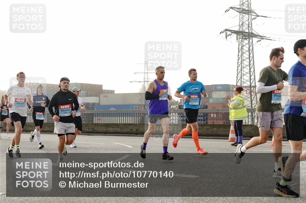 03.10.2026 - Köhlbrandbrückenlauf Michael Burmester http://msf.ph/oto/10770140 03.10.2026 09:13:25 Position 3 1101, 24, 2322 meine-sportfotos.de
