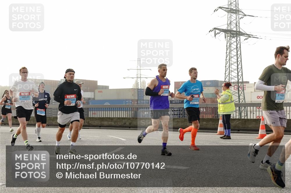03.10.2026 - Köhlbrandbrückenlauf Michael Burmester http://msf.ph/oto/10770142 03.10.2026 09:13:25 Position 3 1101, 2258, 1522 meine-sportfotos.de