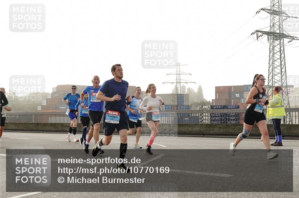 03.10.2026 - Köhlbrandbrückenlauf Michael Burmester http://msf.ph/oto/10770169 03.10.2026 09:13:28 Position 3 2301, 1426 meine-sportfotos.de