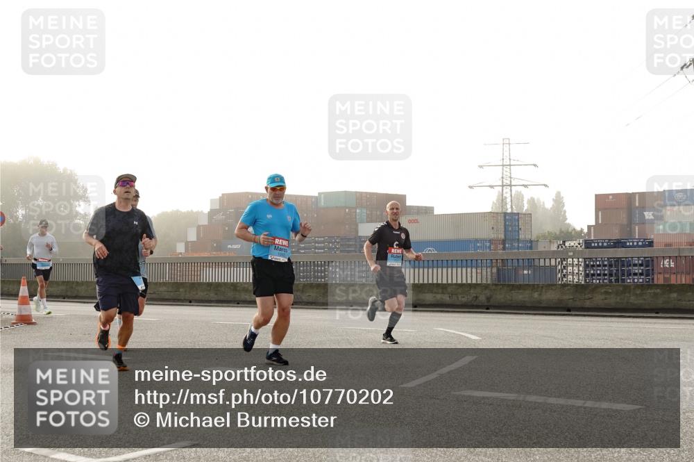 03.10.2026 - Köhlbrandbrückenlauf Michael Burmester http://msf.ph/oto/10770202 03.10.2026 09:13:33 Position 3  meine-sportfotos.de