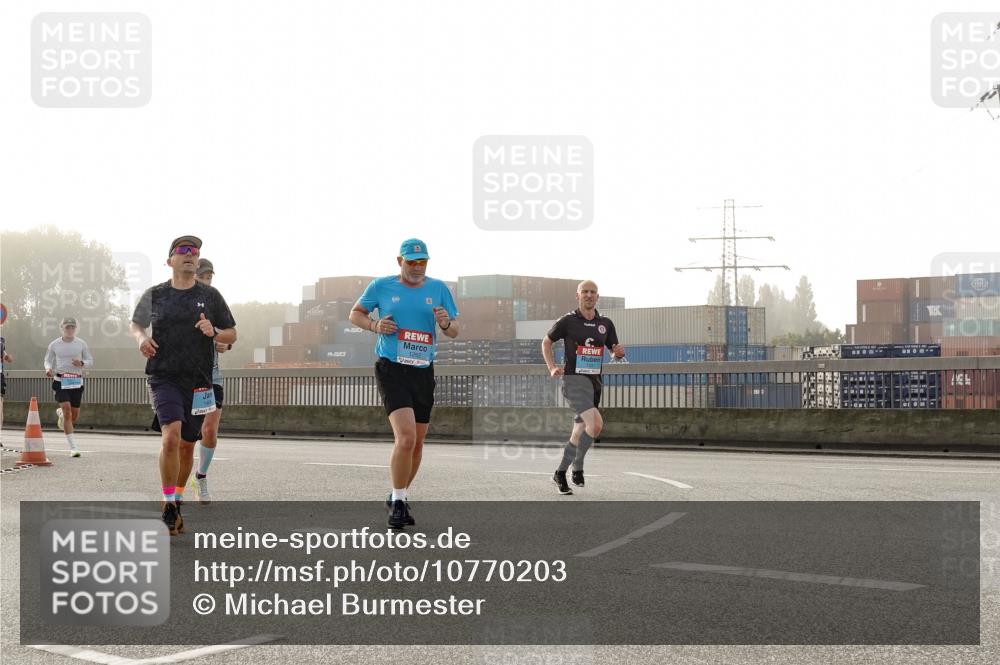 03.10.2026 - Köhlbrandbrückenlauf Michael Burmester http://msf.ph/oto/10770203 03.10.2026 09:13:33 Position 3  meine-sportfotos.de