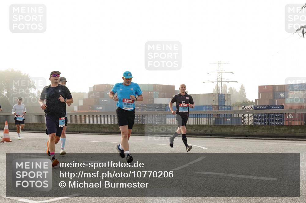 03.10.2026 - Köhlbrandbrückenlauf Michael Burmester http://msf.ph/oto/10770206 03.10.2026 09:13:33 Position 3 1262 meine-sportfotos.de