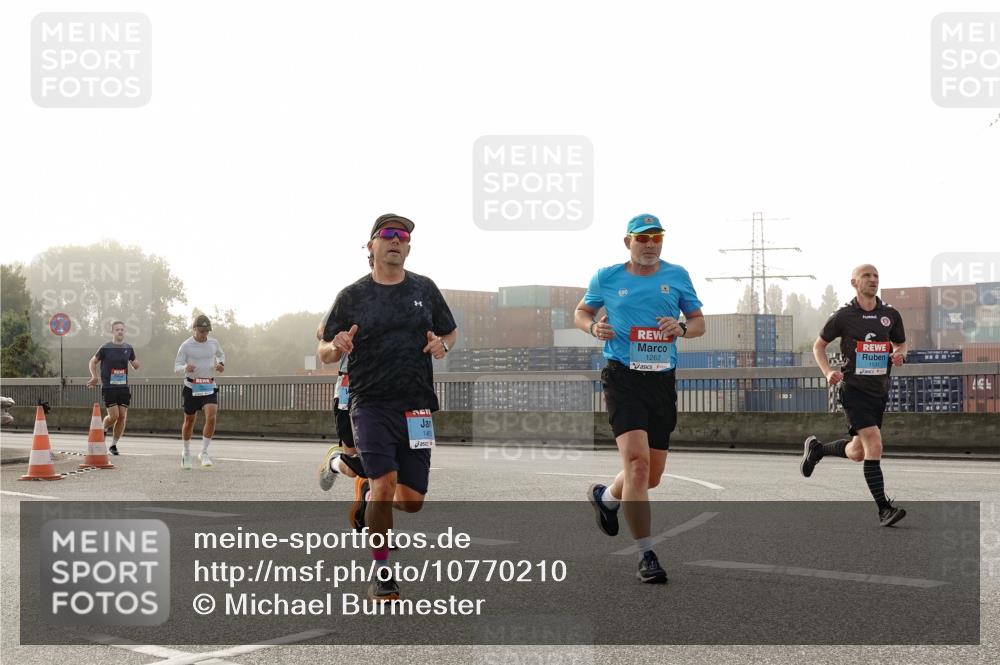 03.10.2026 - Köhlbrandbrückenlauf Michael Burmester http://msf.ph/oto/10770210 03.10.2026 09:13:33 Position 3 14, 1262, 1531 meine-sportfotos.de