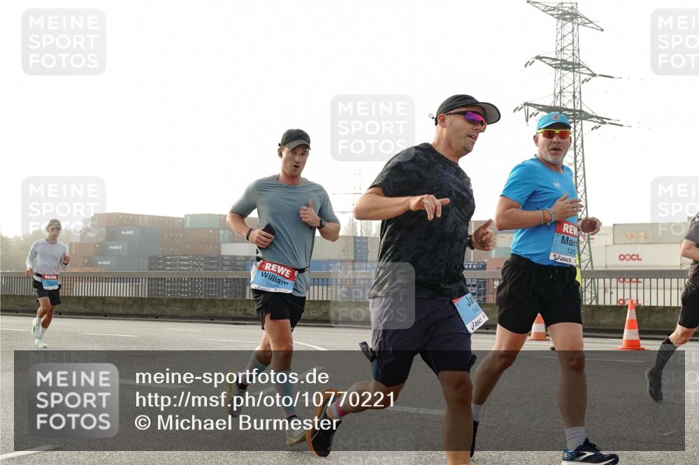 03.10.2026 - Köhlbrandbrückenlauf Michael Burmester http://msf.ph/oto/10770221 03.10.2026 09:13:34 Position 3 2225, 1468, 126 meine-sportfotos.de