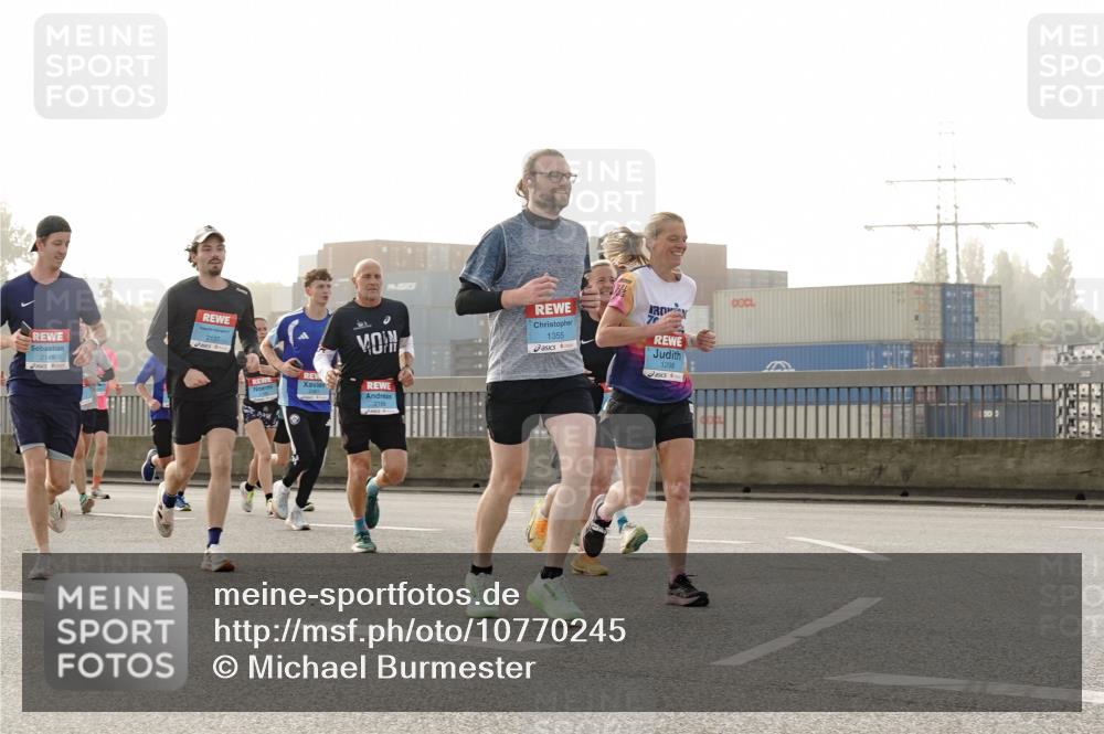 03.10.2026 - Köhlbrandbrückenlauf Michael Burmester http://msf.ph/oto/10770245 03.10.2026 09:13:42 Position 3 2137, 2145, 1355, 1298 meine-sportfotos.de