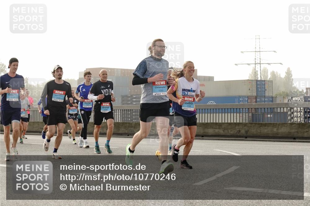 03.10.2026 - Köhlbrandbrückenlauf Michael Burmester http://msf.ph/oto/10770246 03.10.2026 09:13:42 Position 3 2145, 2137, 2381, 1355, 70, 3, 1298 meine-sportfotos.de