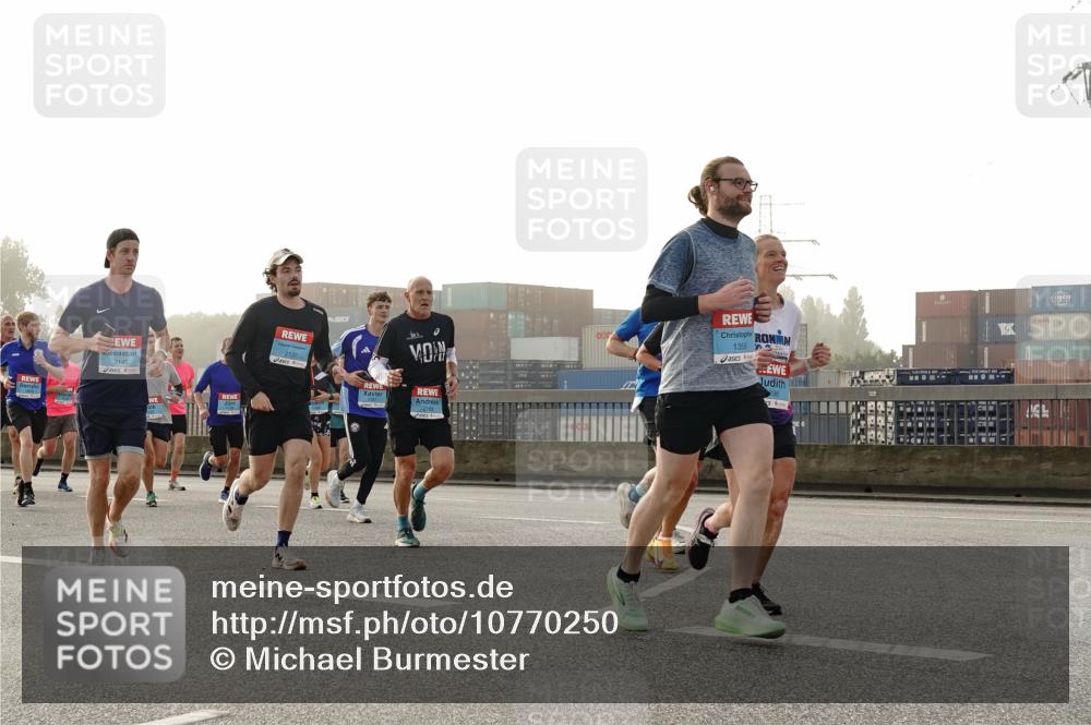 03.10.2026 - Köhlbrandbrückenlauf Michael Burmester http://msf.ph/oto/10770250 03.10.2026 09:13:43 Position 3 2145, 2137, 1355, 12189 meine-sportfotos.de