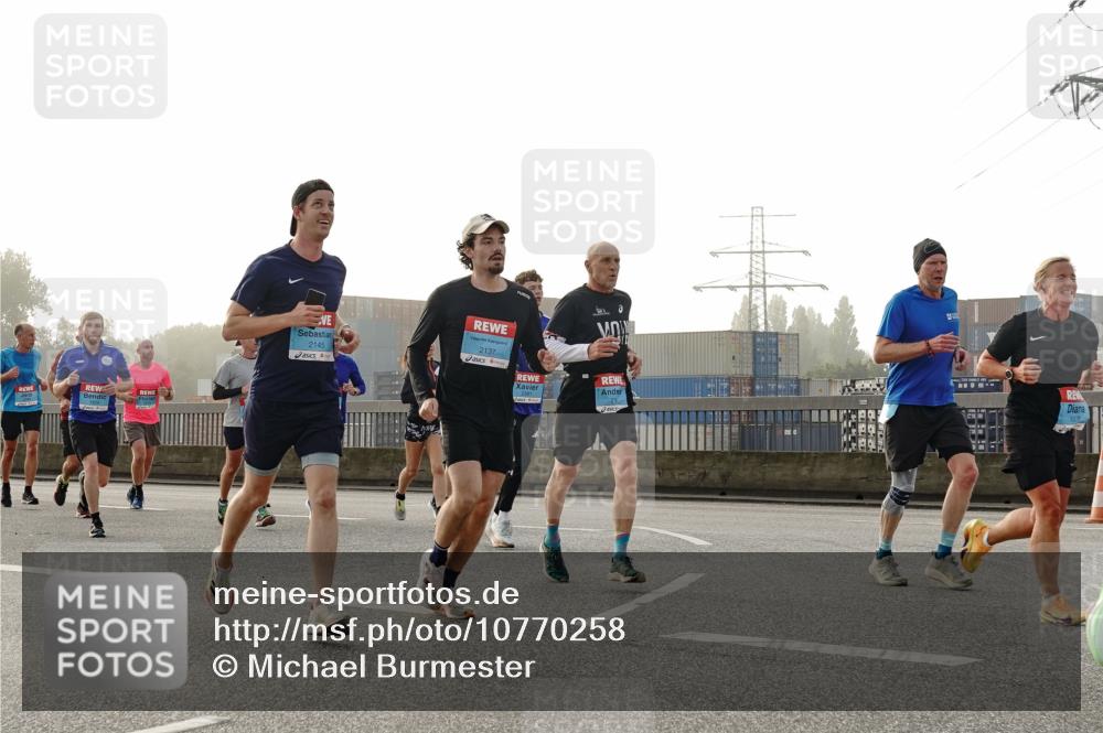 03.10.2026 - Köhlbrandbrückenlauf Michael Burmester http://msf.ph/oto/10770258 03.10.2026 09:13:44 Position 3 2145, 2137, 1073 meine-sportfotos.de
