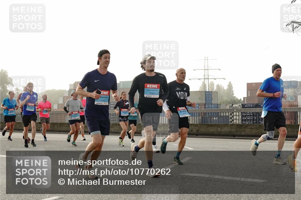 03.10.2026 - Köhlbrandbrückenlauf Michael Burmester http://msf.ph/oto/10770262 03.10.2026 09:13:44 Position 3 2145, 2137, 21 meine-sportfotos.de
