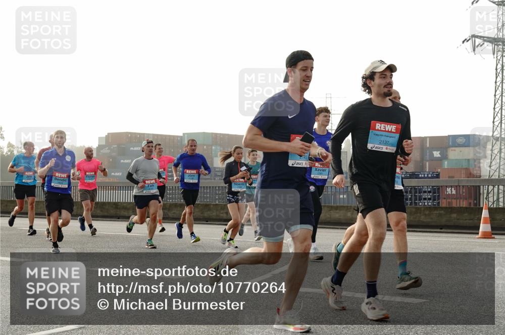 03.10.2026 - Köhlbrandbrückenlauf Michael Burmester http://msf.ph/oto/10770264 03.10.2026 09:13:45 Position 3 1112, 2137 meine-sportfotos.de