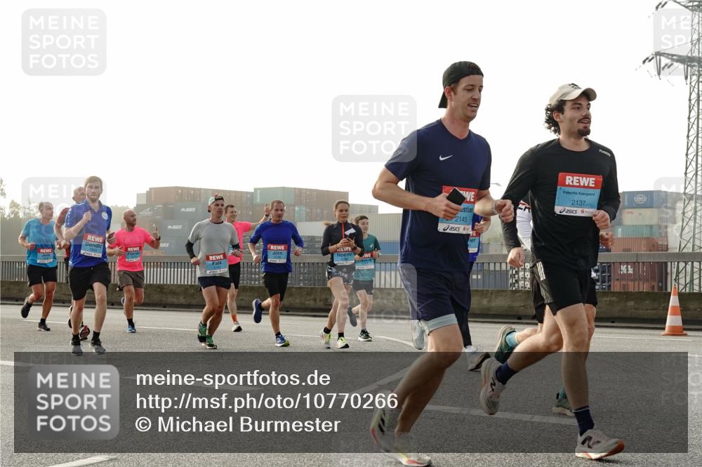 03.10.2026 - Köhlbrandbrückenlauf Michael Burmester http://msf.ph/oto/10770266 03.10.2026 09:13:45 Position 3 2145, 2137 meine-sportfotos.de